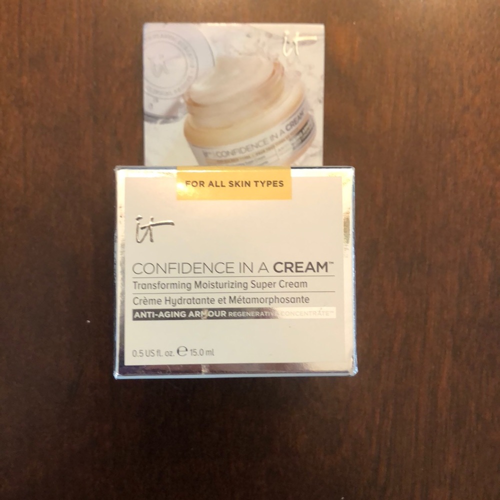 It cosmetics confidence in a cream travel size